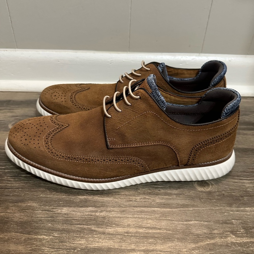 Men's Casual Wingtip Sneaker in Brown